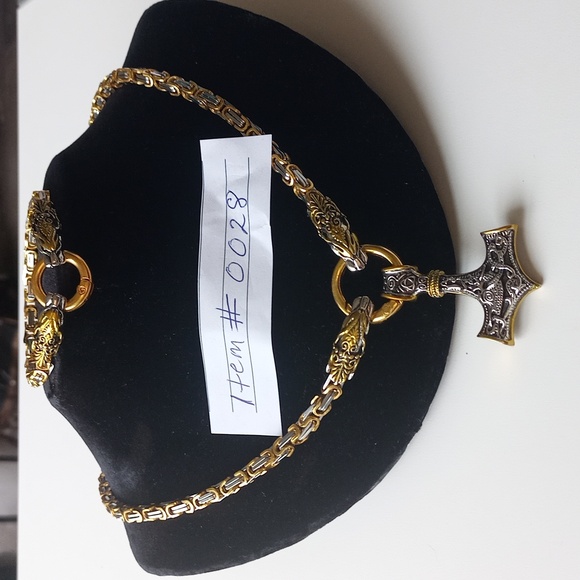 Men's Viking Wolf Head Necklace & Bracelet, includes Nordic Hammerhead Pendant - Picture 6 of 8